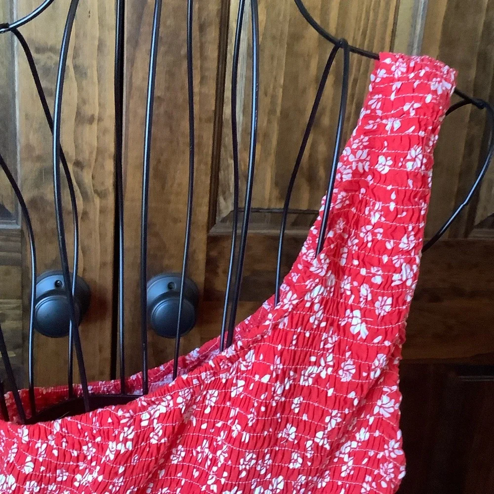 Elegant One Shoulder Floral Dress in Red - Picture 4 of 7